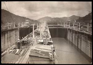 Vista de las esclusas de Pedro Miguel durante la construcción del Canal de Panamá, 1912 o 1913